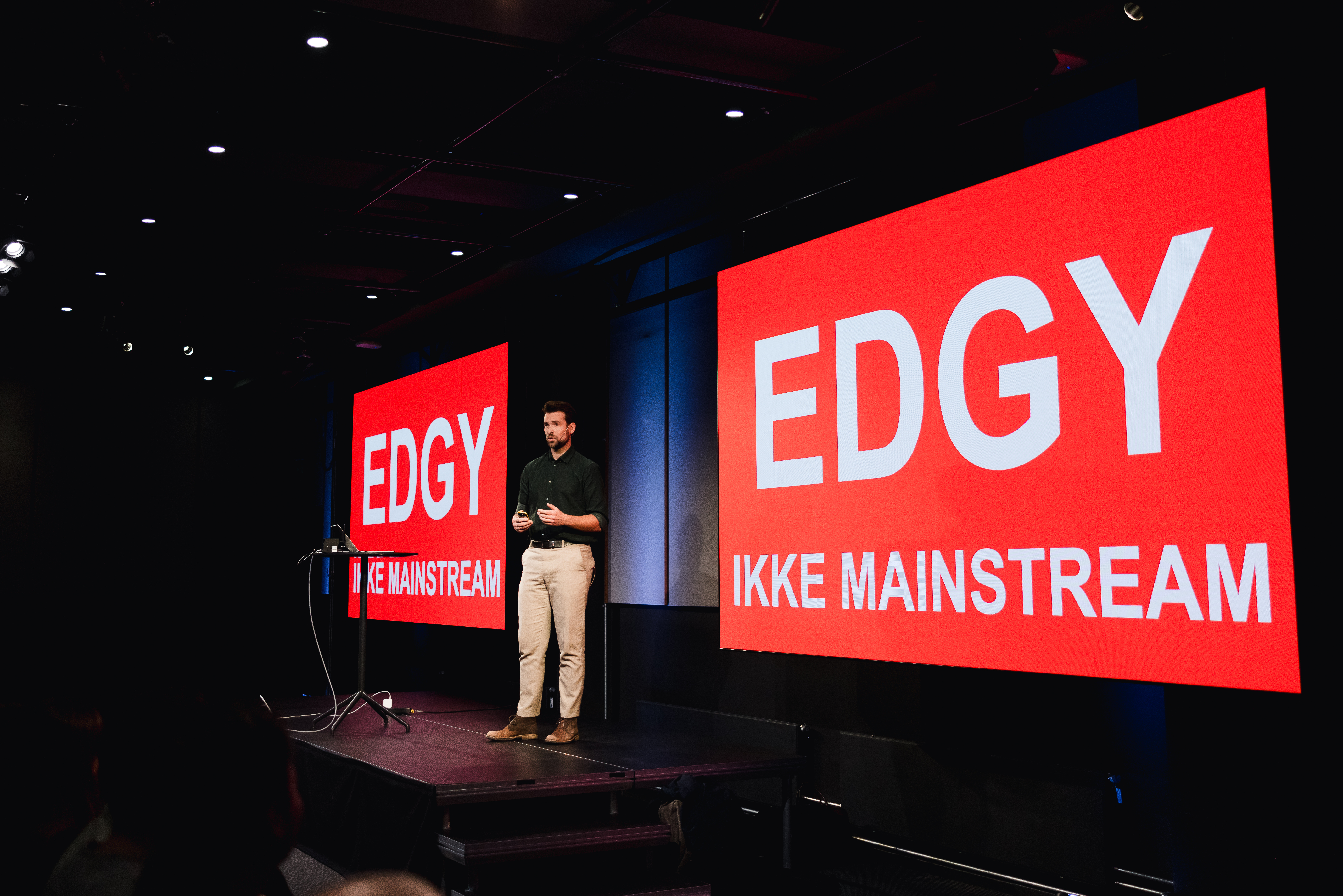 Nicolai on stage — EDGY IKKE MAINSTREAM